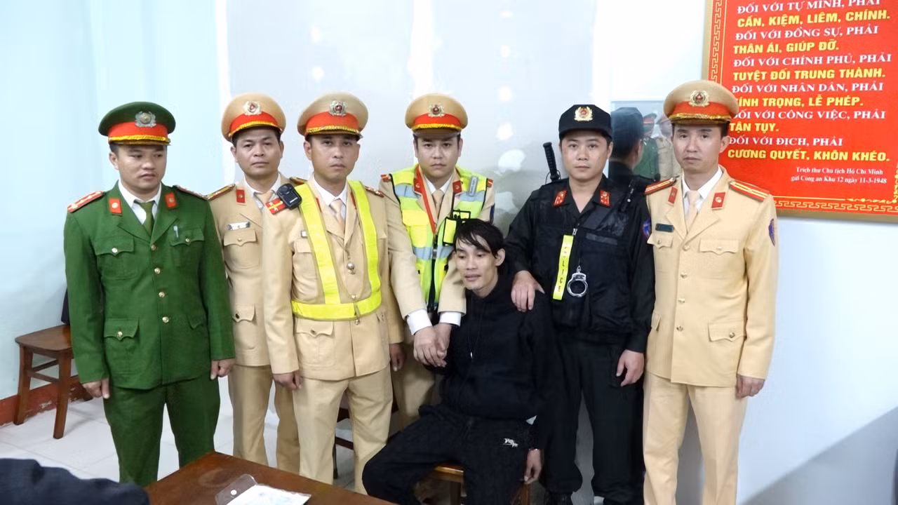 Kiểm tra vi phạm nồng độ cồn, phát hiện gần 2.000 viên ma túy tổng hợp -0