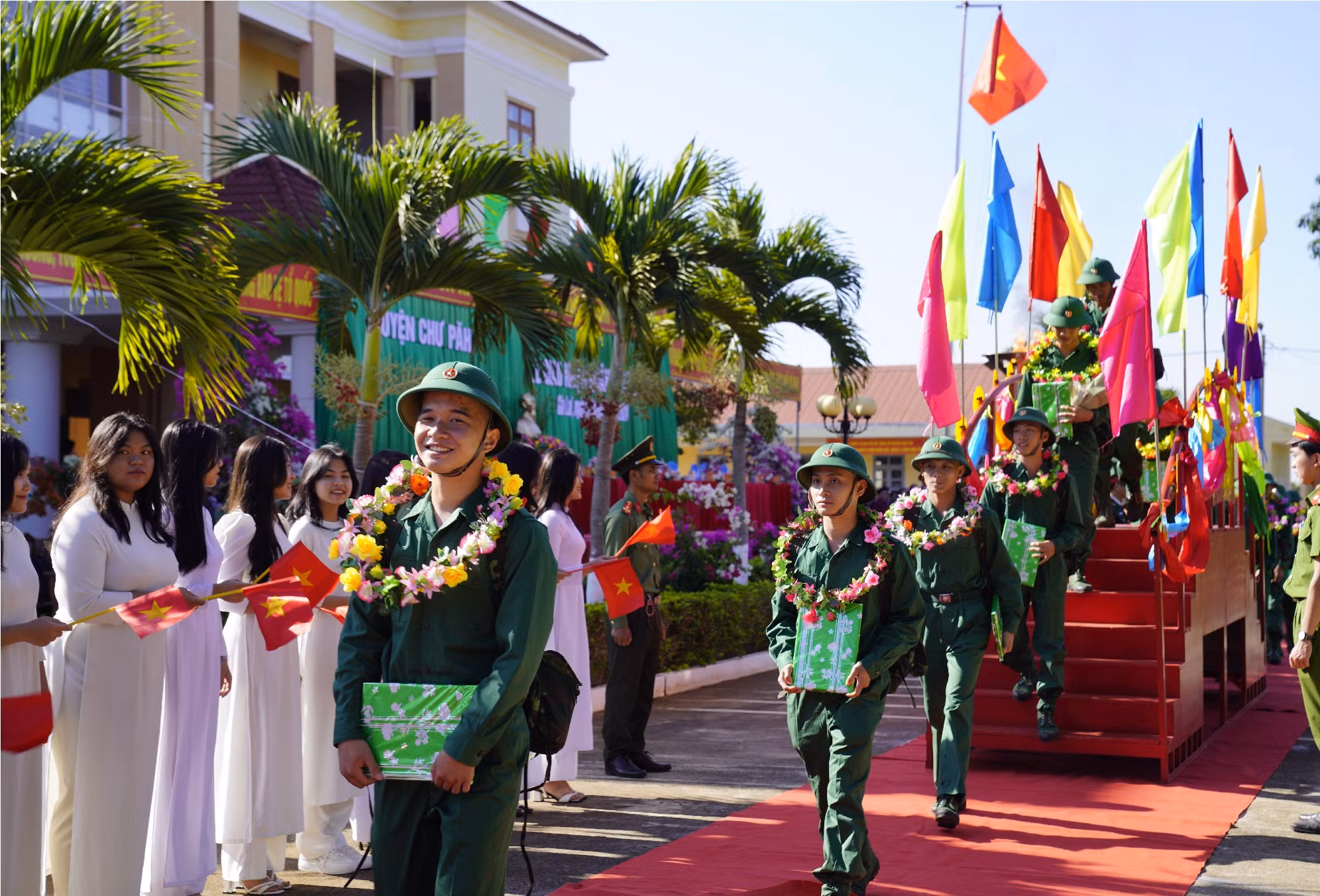 Hàng nghìn thanh niên các tỉnh Tây Nguyên hăng hái lên đường nhập ngũ -0