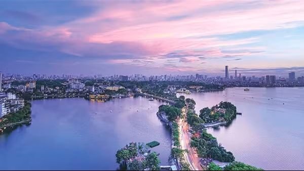Hà Nội cho phép kinh doanh sân tập golf, bay dù lượn ở Hồ Tây