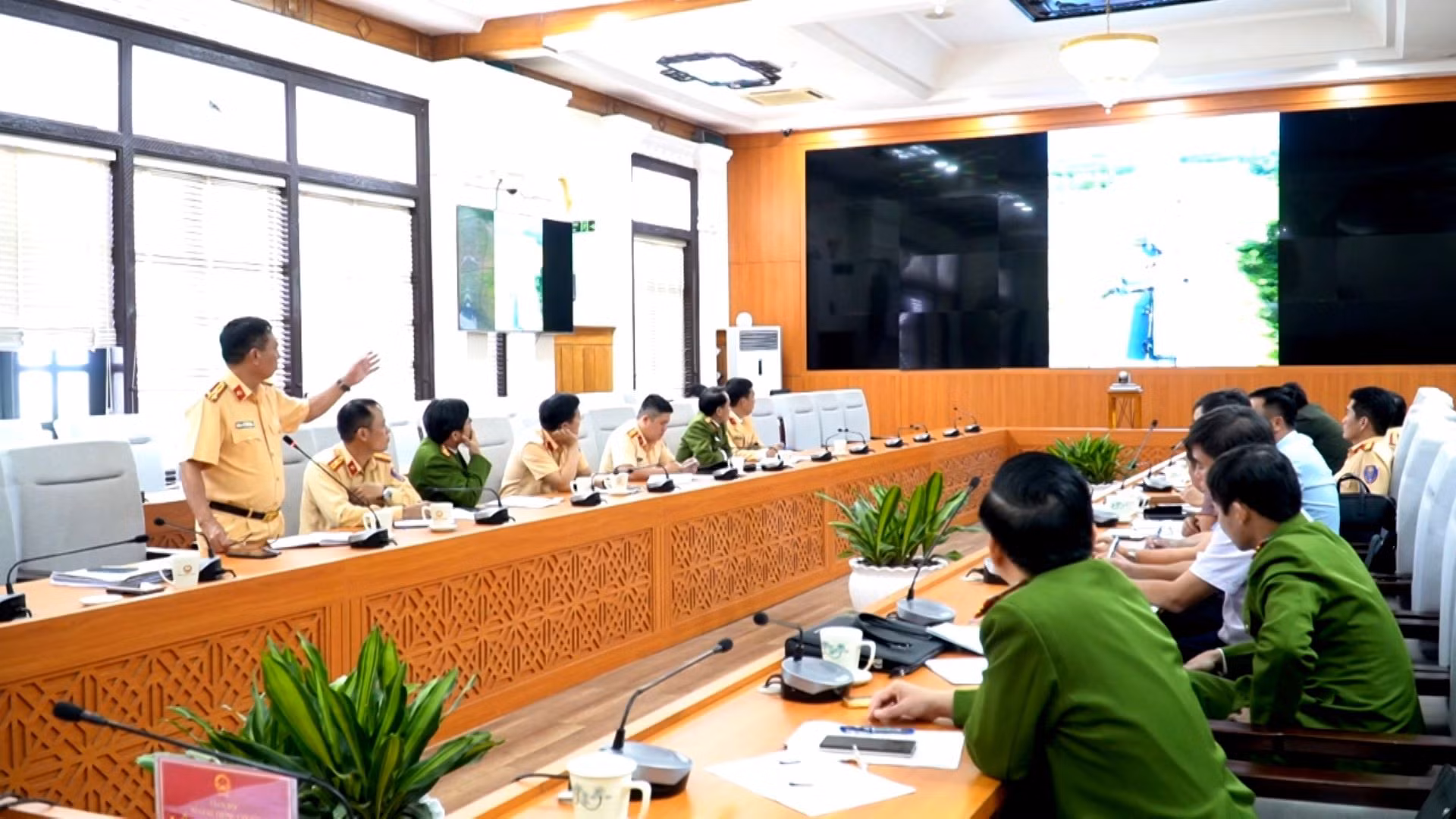 Bàn giải pháp hạn chế tai nạn trên tuyến cao tốc Cam Lộ - La Sơn -0