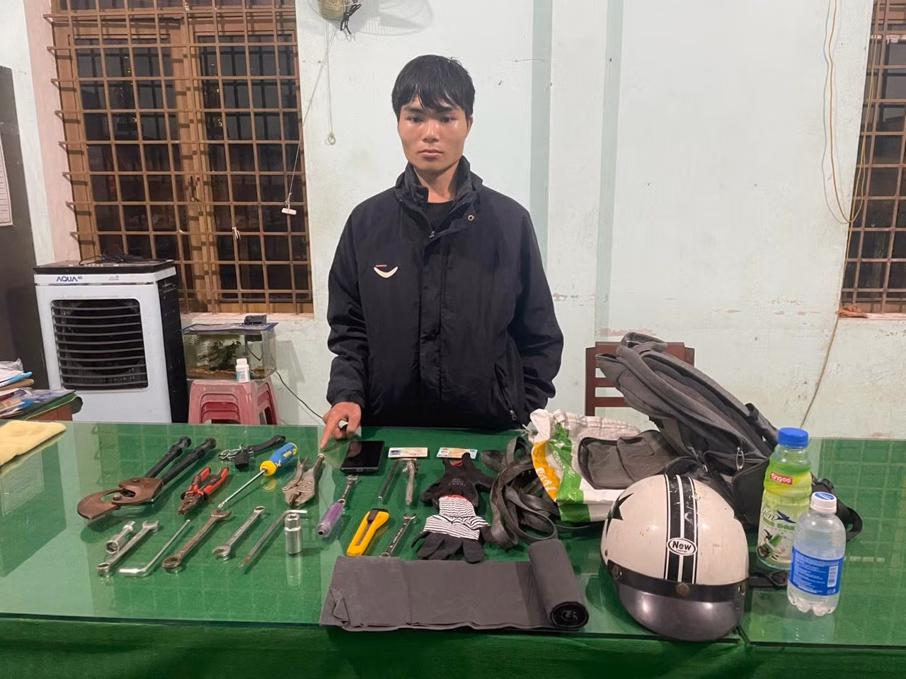 Bắt đối tượng trộm cắp cáp điện chuyên nghiệp -0