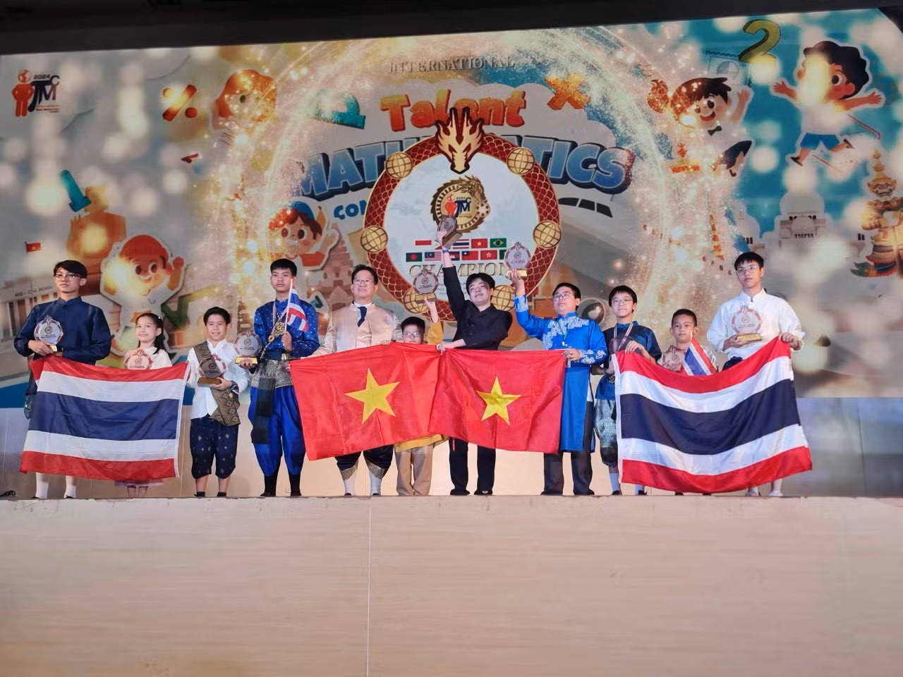 nhận giải.jpg -0