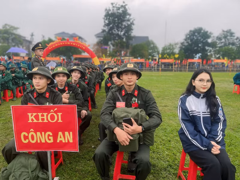 Các tân binh ở khắp các tỉnh, thành phố lên đường nhập ngũ -1