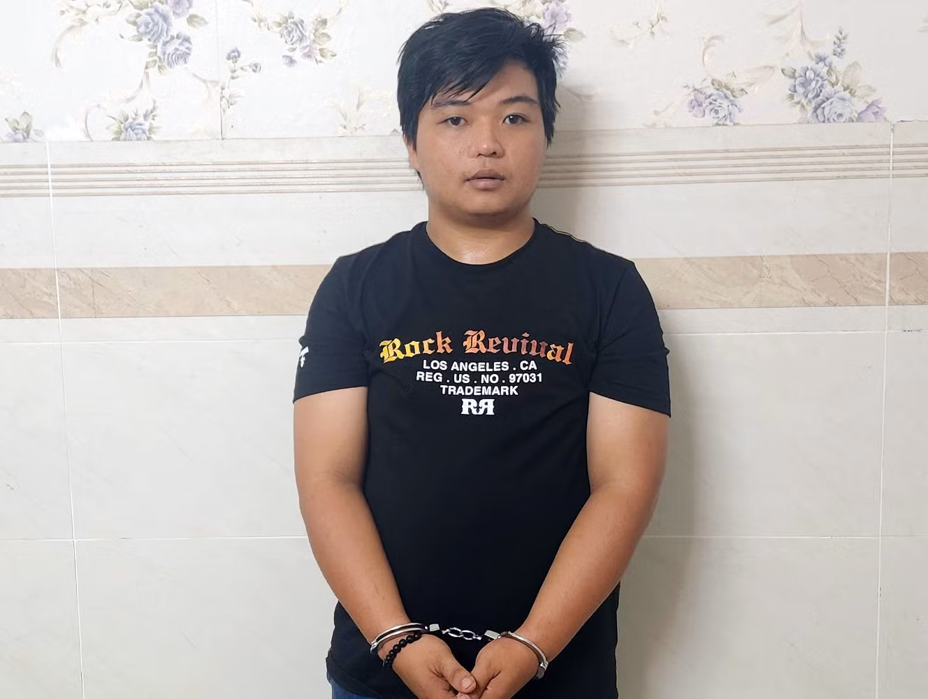 Giả vờ xin đi nhờ xe rồi dùng dao cướp tài sản -0