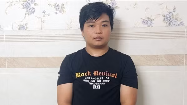 Giả vờ xin đi nhờ xe rồi dùng dao đe doạ, cướp tài sản