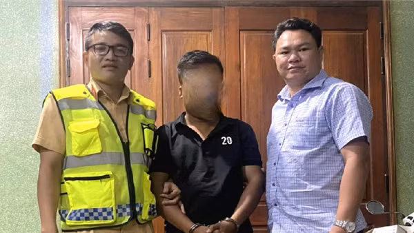 CSGT Đắk Nông bắt nghi phạm lừa đảo trên đường chạy trốn