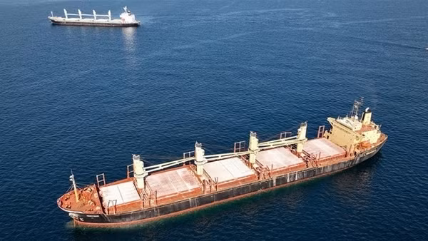 Thêm tàu hàng trúng tên lửa Houthi, Mỹ phản ứng dữ dội trên Biển Đỏ