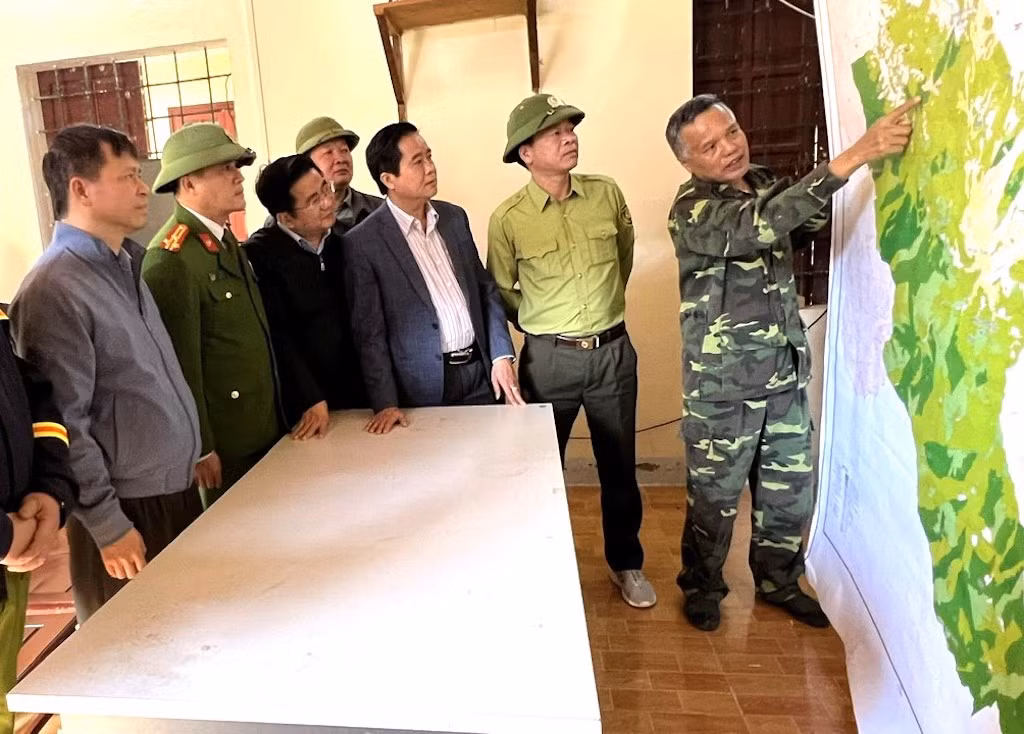 Ăn gió, nằm sương phối hợp với các lực lượng chữa cháy rừng -0