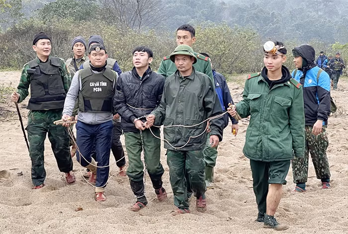 Kẻ giết người ẩn mình hơn 600 ngày trong rừng bị bắt như thế nào? -0