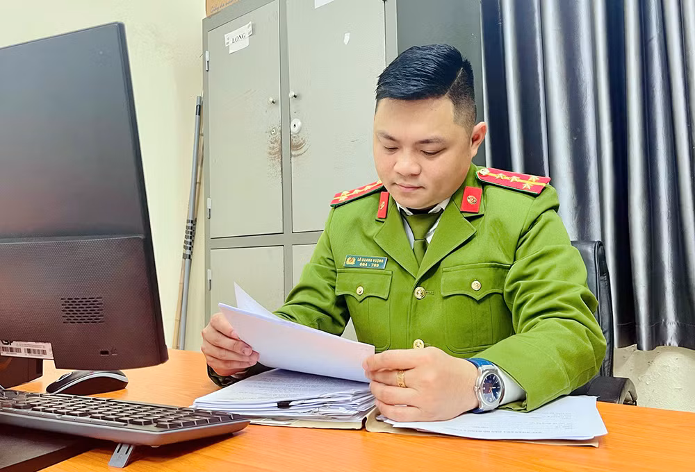 Trinh sát trẻ say nghề đấu tranh với tội phạm trên không gian mạng -0