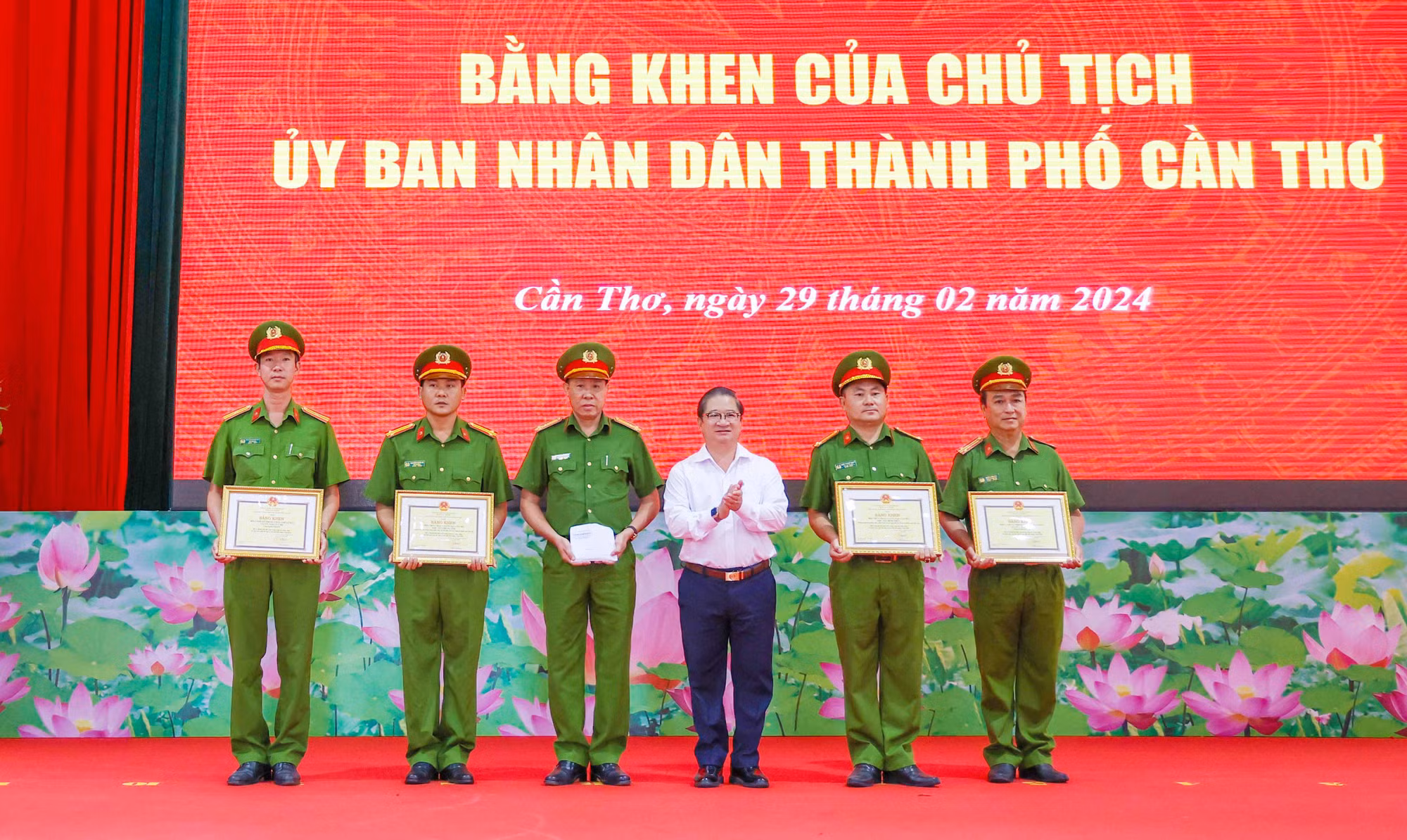 Khen thưởng lực lượng chữa cháy Garage ô tô ở Cần Thơ -0