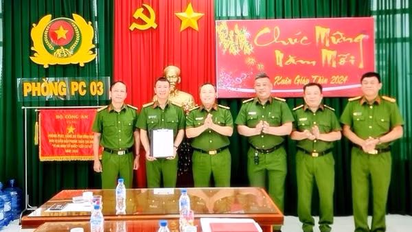 Thưởng nóng lực lượng bắt giữ các đối tượng truy nã đặc biệt nguy hiểm