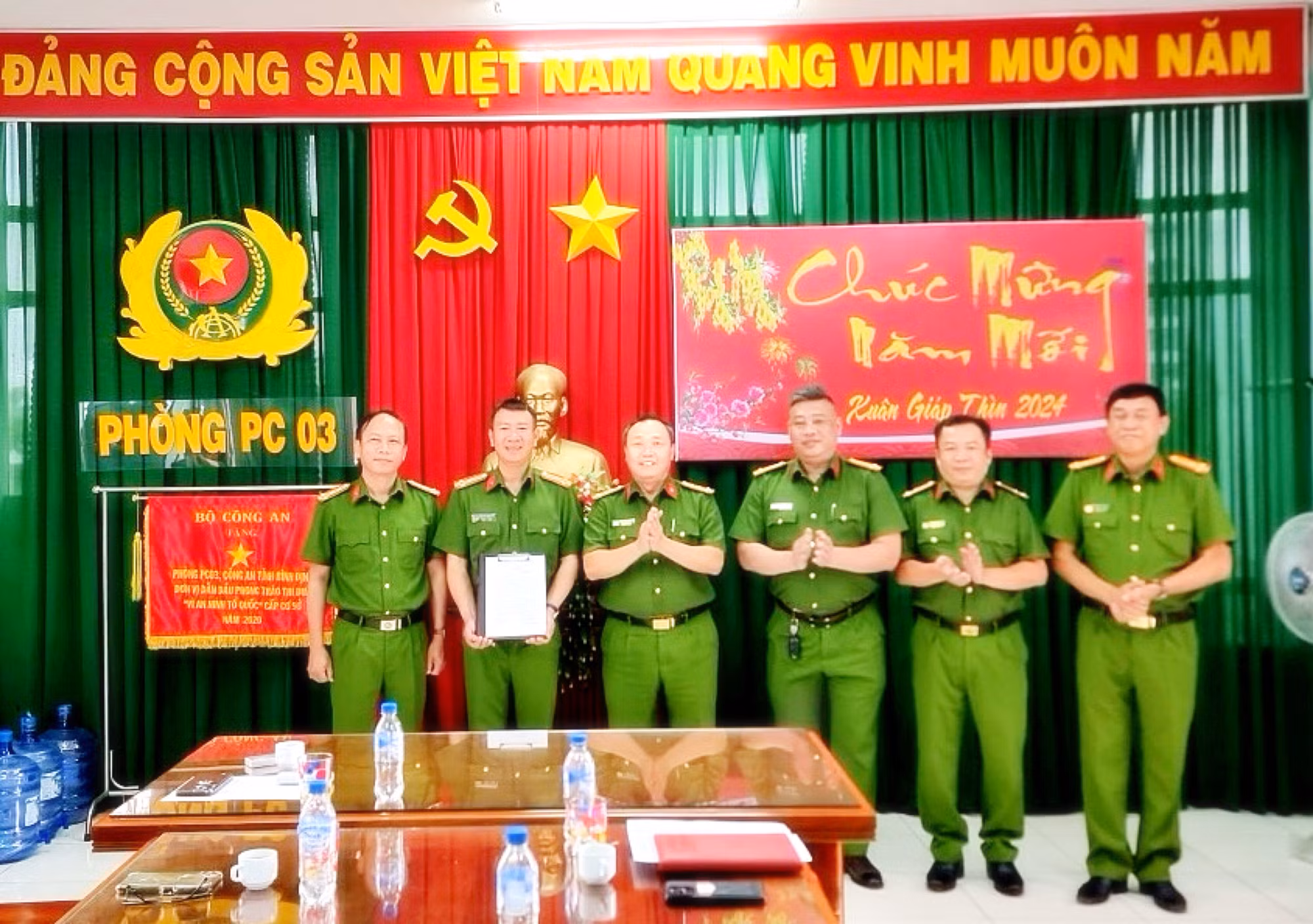Thưởng nóng lực lượng liên tiếp bắt giữ các đối tượng truy nã đặc biệt nguy hiểm -0
