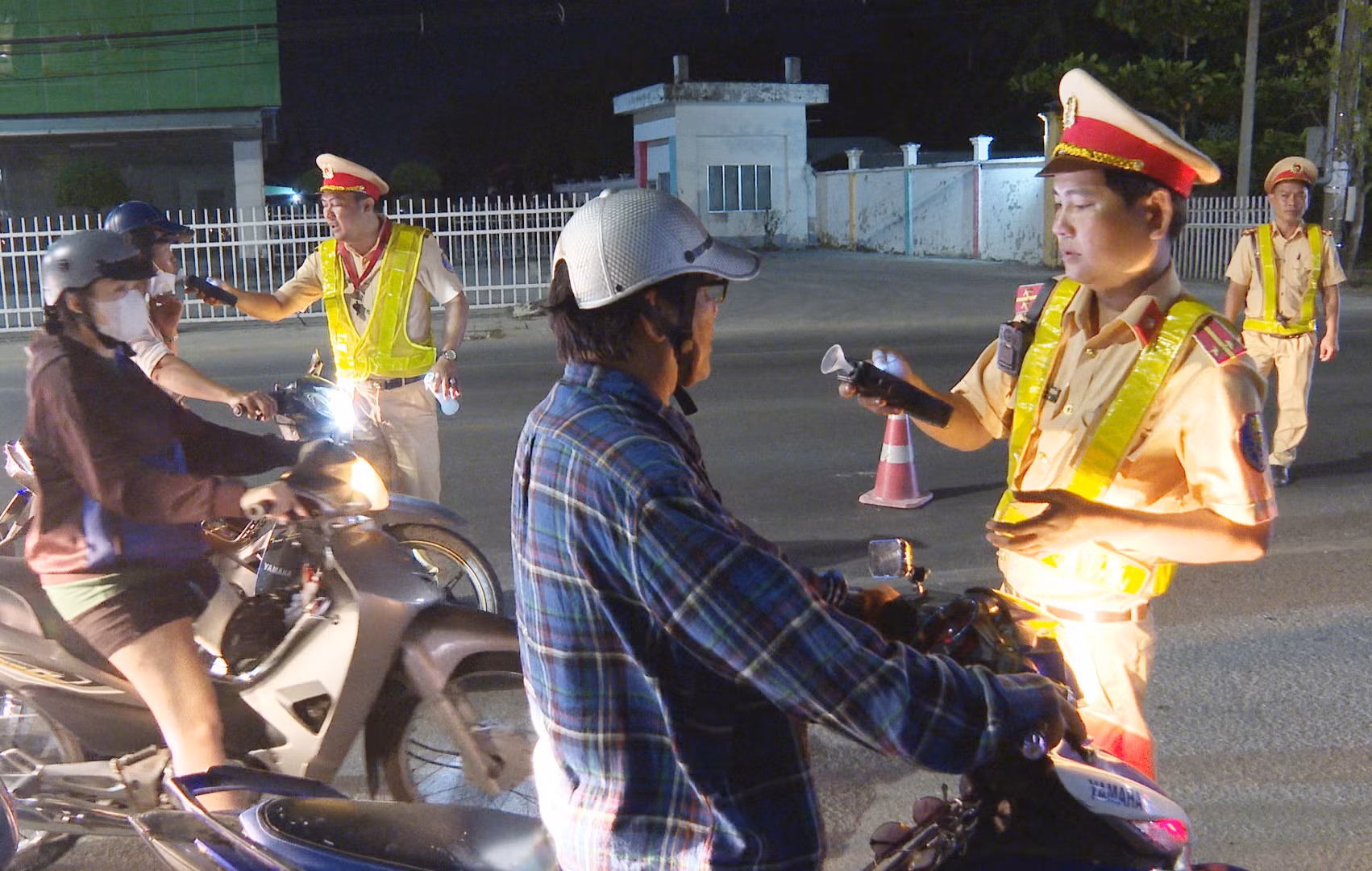 Thượng tôn pháp luật trong bảo đảm TTATGT -1