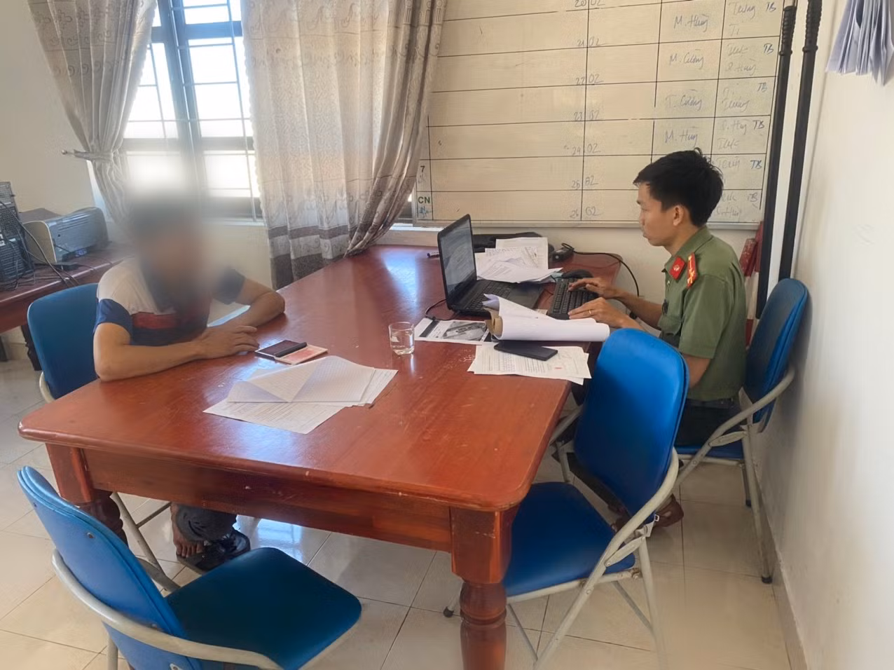 công an huyện tuy an (phú yên) thông báo quyết định xử phạt vi phạm hành chính và yêu cầu ông n.h gỡ xóa thông tin đã tăng tải trên mạng xã hội..jpg -0