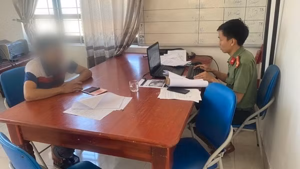 Tung ảnh nhạy cảm của “vợ hờ” lên mạng xã hội để níu kéo tình cảm