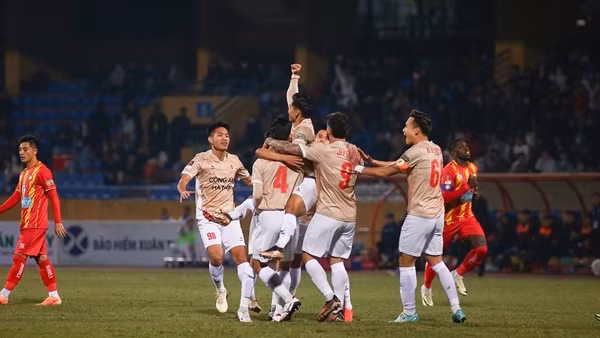 Đánh bại Đông Á Thanh Hoá, Công an Hà Nội leo lên vị trí thứ 2