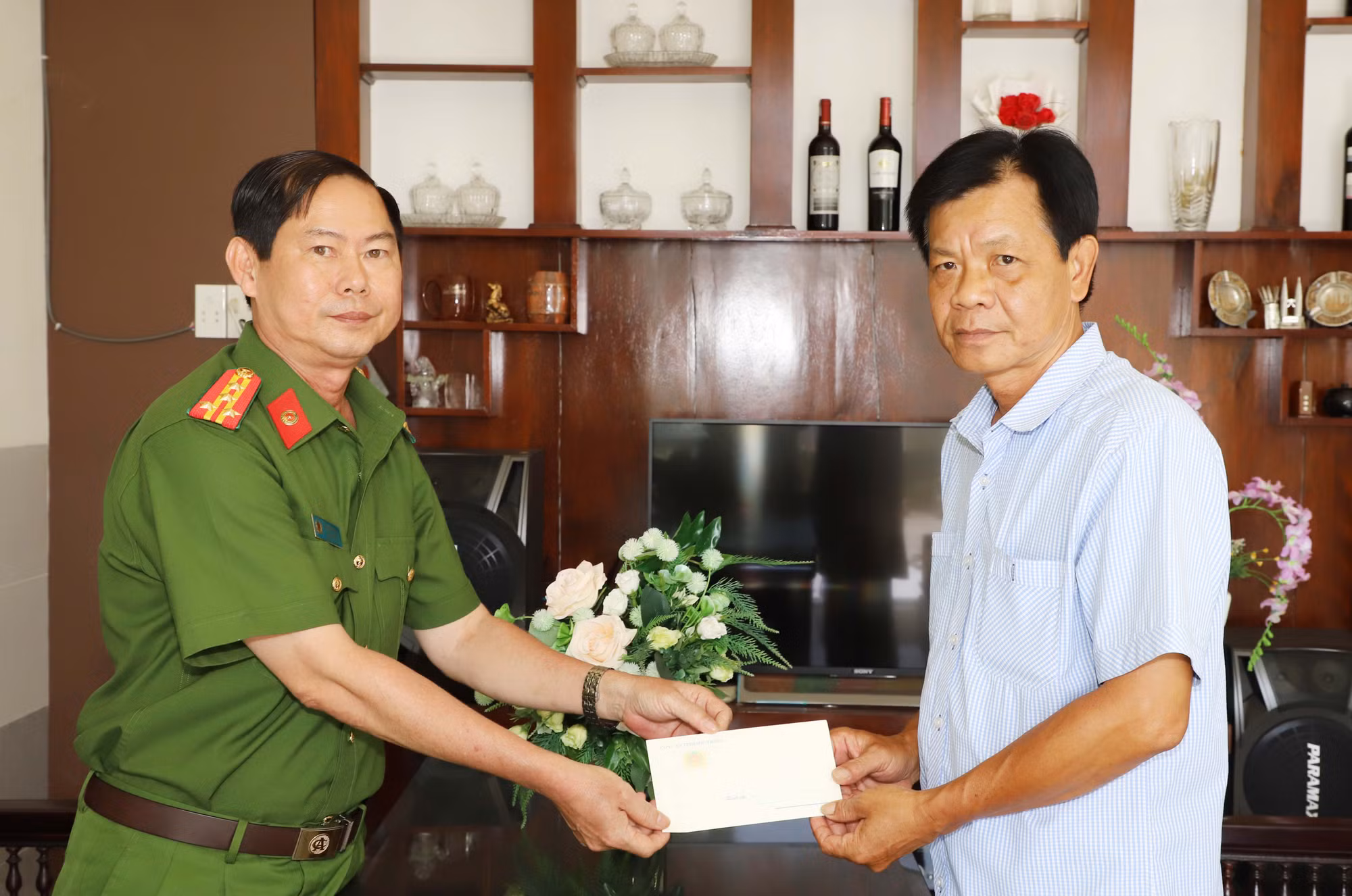 Công an tỉnh Sóc Trăng thăm hỏi, động viên CBCS bị thương khi giải quyết vụ học viên cai nghiện bỏ trốn -0
