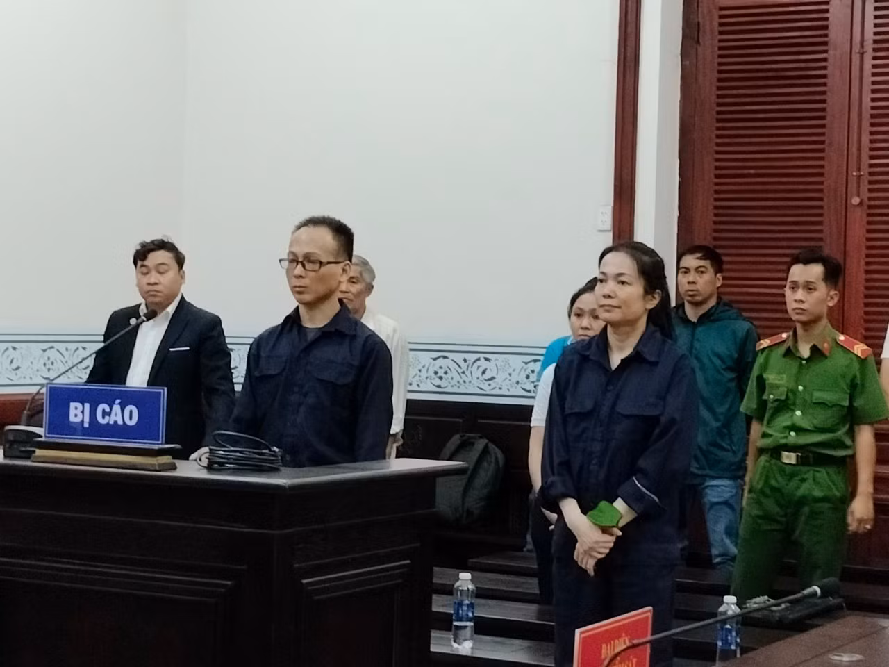 Phó giám đốc tham ô hàng trăm lượng vàng của công ty lãnh án chung thân -0