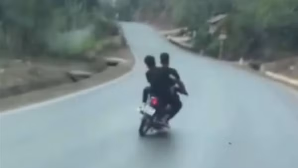 Xử lý “quái xế” lạng lách, đánh võng trên Quốc lộ 6