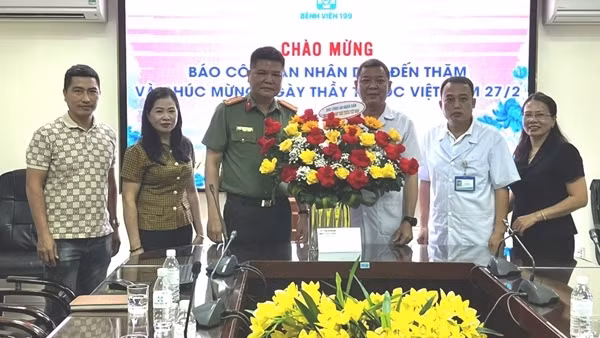 Báo CAND thăm và chúc mừng Bệnh viện 199