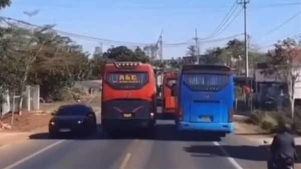 Xử lý tài xế xe khách vượt ẩu nguy hiểm trên đường Hồ Chí Minh