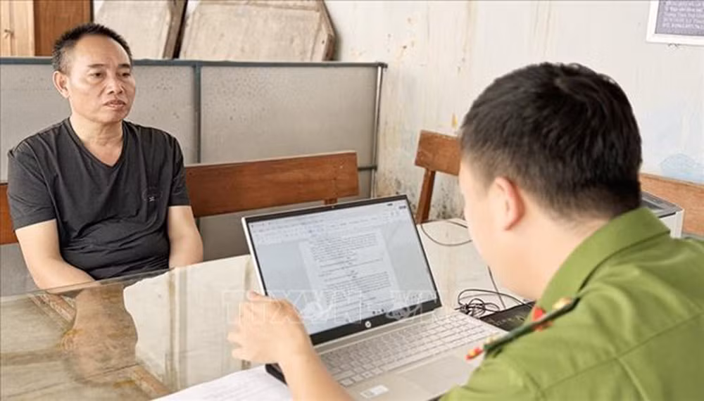 Bắt đối tượng thuê 2 chiếc xe du lịch đem bán -0