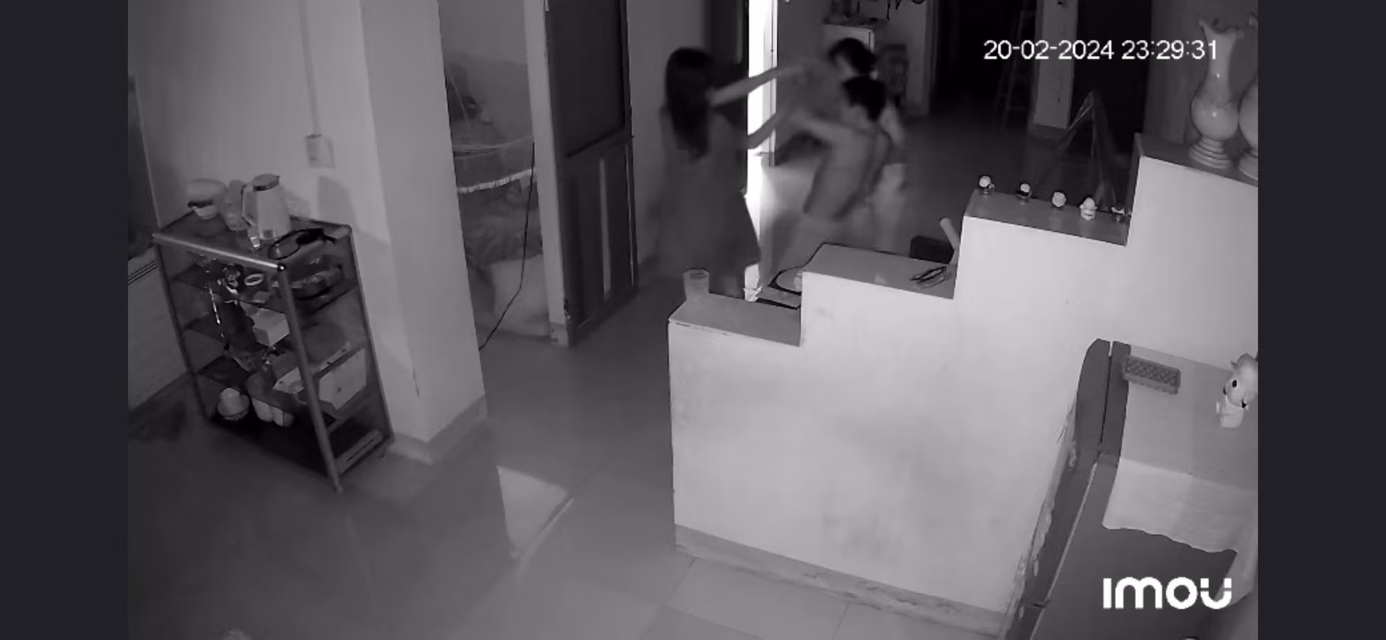 Xác minh nguyên nhân nữ sinh lớp 11 bị bỏng bất thường tại nhà riêng -0