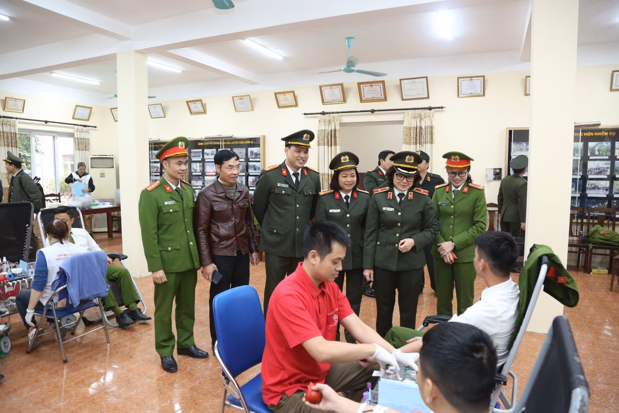 Nhiều hoạt động sôi nổi khởi động Tháng Thanh niên 2024 trong tuổi trẻ CAND -0