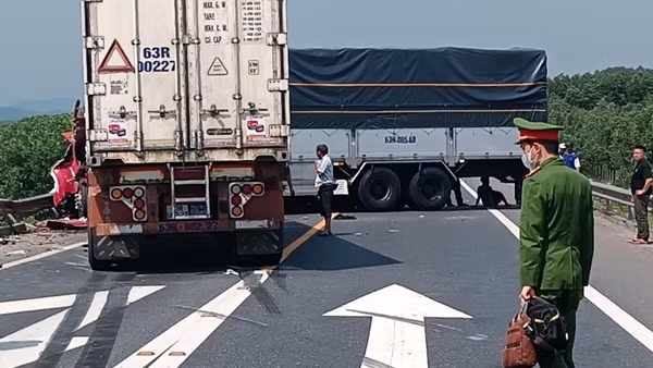 Liên quan đến tai nạn nghiêm trọng xảy ra trên cao tốc Cam Lộ - La Sơn: Còn nhiều ý kiến về vấn đề an toàn