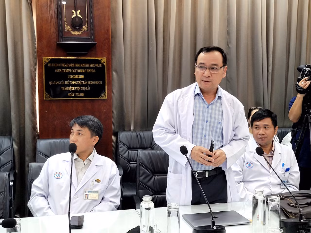 Nữ công nhân bị máy cuốn sợi quấn vào tóc kéo tróc toàn bộ da đầu -0