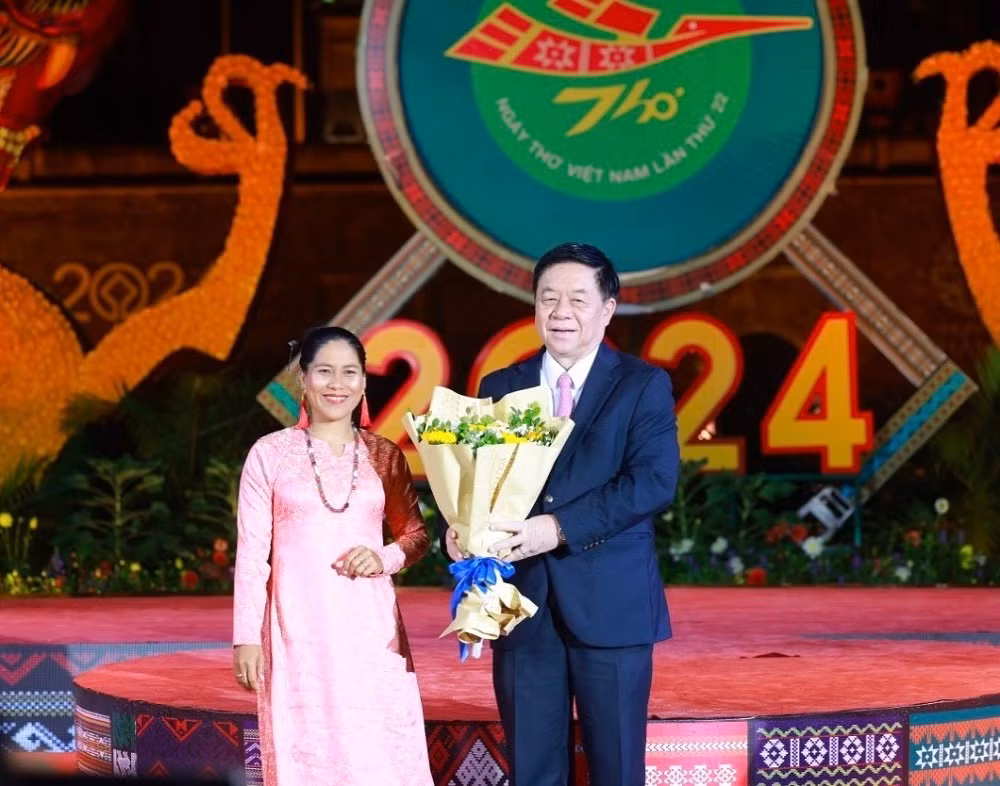Hãy để thơ ca ngự trị mãi trong đời sống tinh thần của người Việt -0