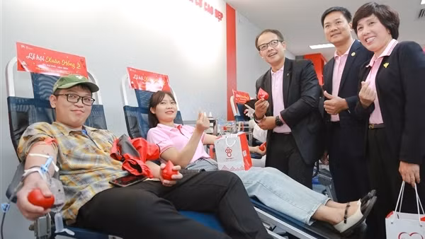 Hàng nghìn người đến hiến máu tại Lễ hội Xuân hồng 2024