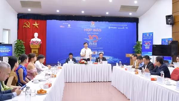 Hai cán bộ Công an&nbsp;vào vòng bình chọn trực tuyến&nbsp;đề cử "Gương mặt trẻ Việt Nam tiêu biểu năm 2023"