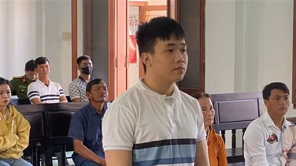 Can ngăn đánh nhau, hai mẹ con bị chém