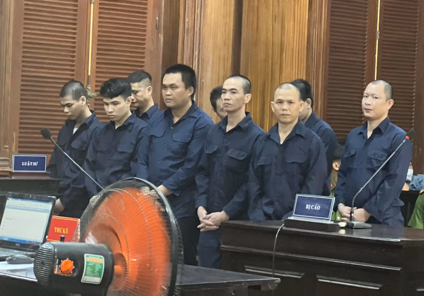Nhóm thanh niên đánh hội đồng hàng xóm lãnh án -0