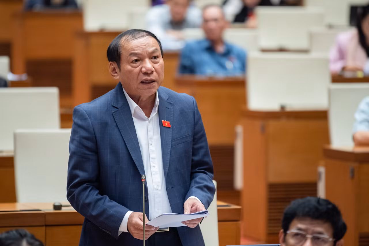 Đại biểu tranh luận về phim 