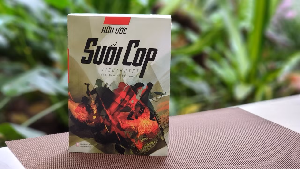 Trung tướng, nhà văn Hữu Ước ra mắt “Suối Cọp” -0