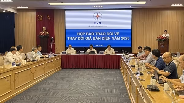 Giá điện tăng 4,5% lên trên 2.000 đồng/kWh từ ngày 9/11/2023