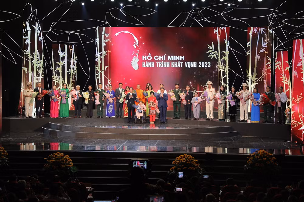 Tôn vinh các điển hình trong học tập và làm theo tư tưởng, đạo đức, phong cách Hồ Chí Minh -0
