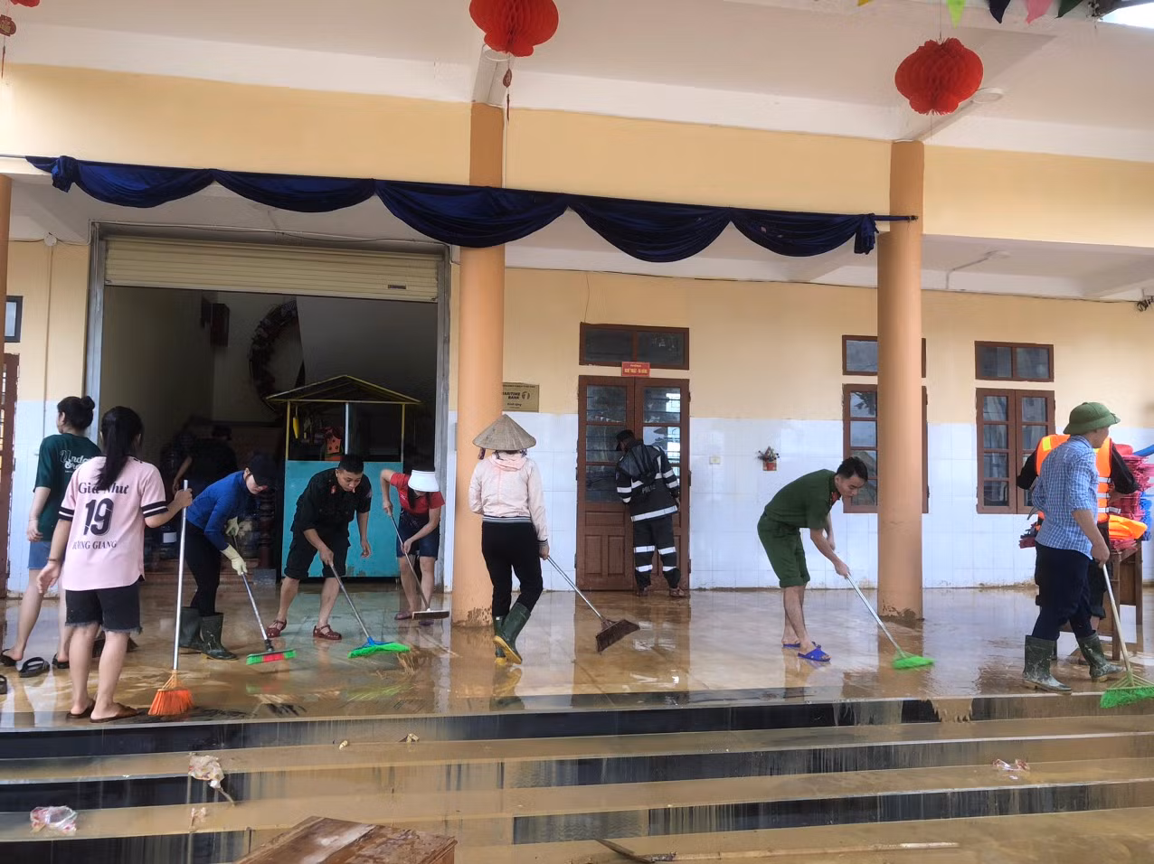 Hơn 200 CSCĐ Bắc Trung bộ hành quân vào tâm lũ -3