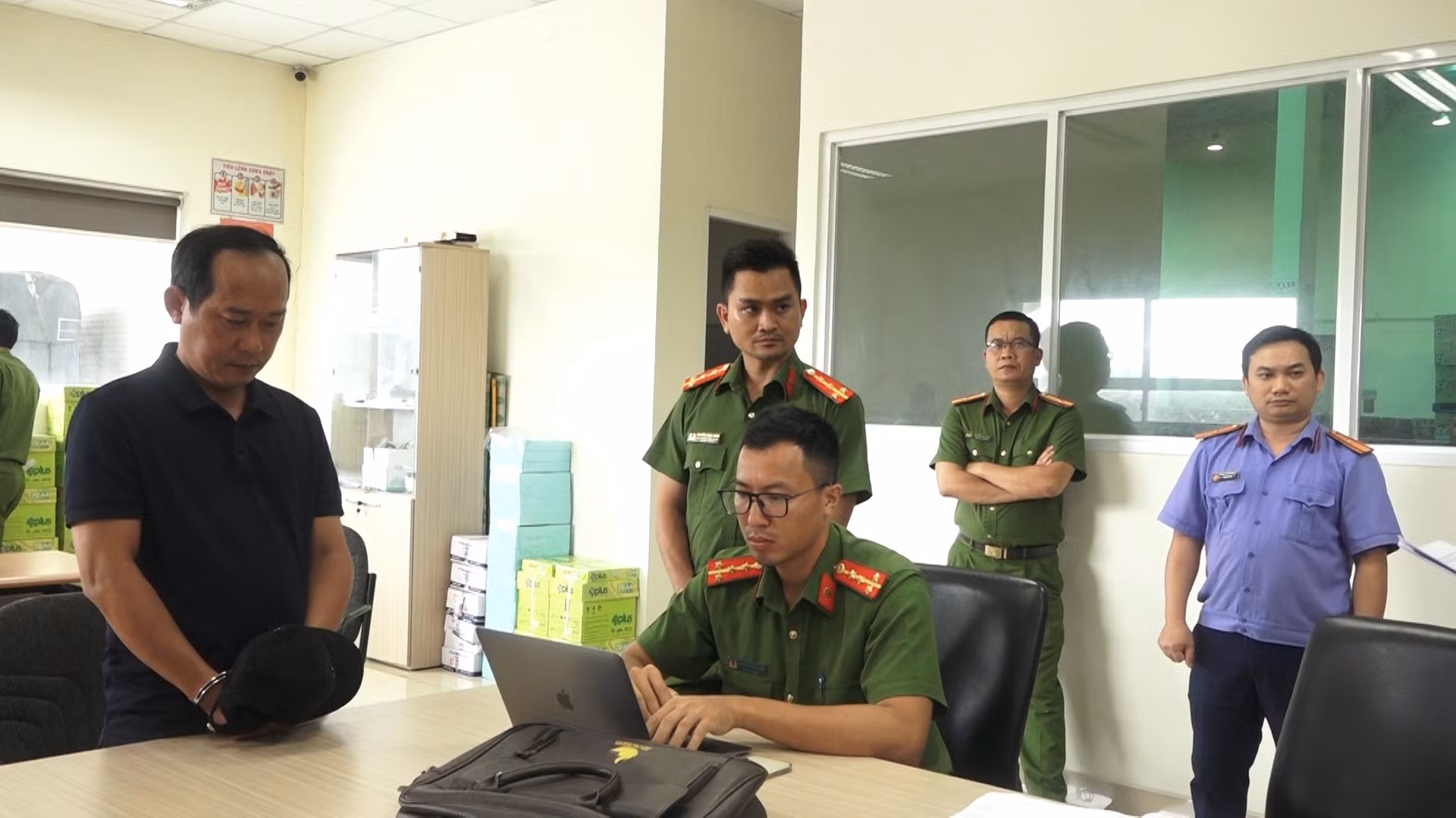 Khởi tố đối tượng tham ô tài sản gây thiệt hại gần 2 tỷ đồng -0