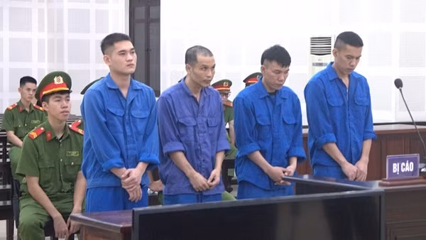 Gây án vì phút nóng giận, 4 công nhân lãnh án tù