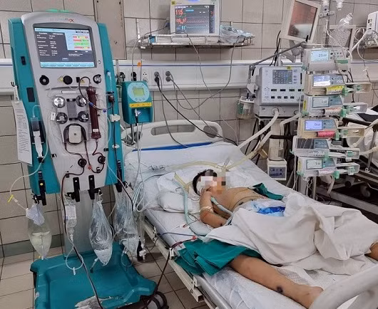 Một bệnh nhi mắc vi khuẩn tiêu hủy xương cực hiếm gặp, cận kề tử vong -0