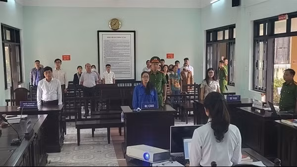 Cựu giáo viên lĩnh án 12 năm tù vì lừa đảo