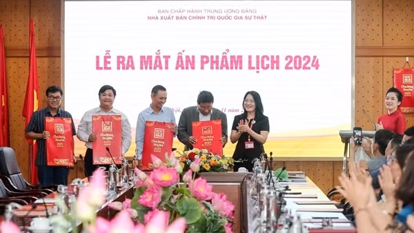 Thưởng thức “Truyện Kiều" trên lịch