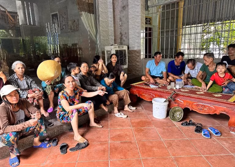 Cả khu phố nháo nhác vì “chủ hụi” tuyên bố vỡ nợ -0