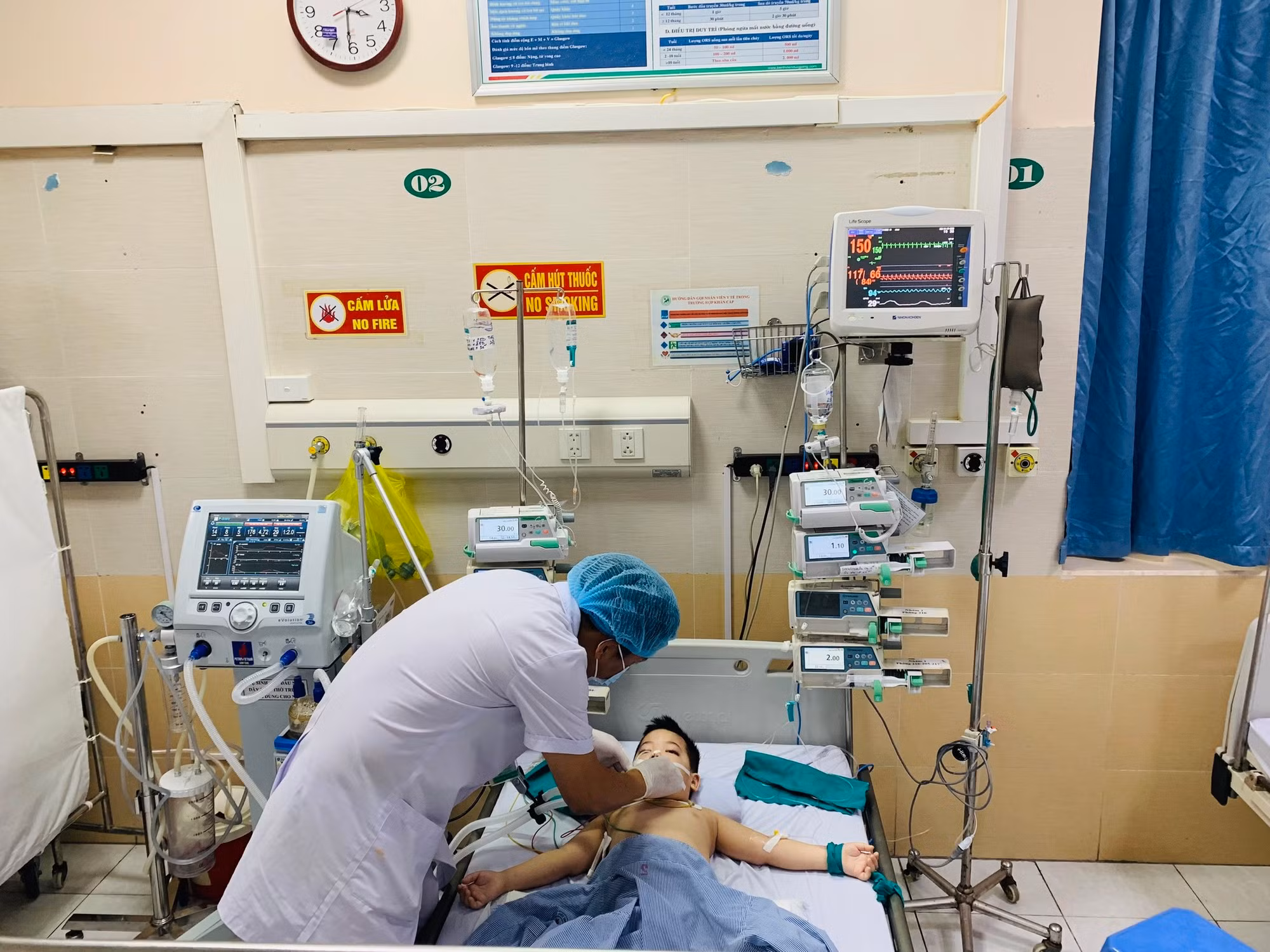 Bé trai 4 tuổi hôn mê do mắc đái tháo đường nặng -0