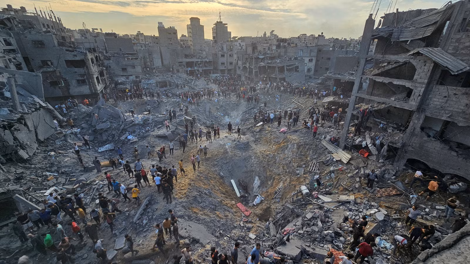 Israel tấn công trại tị nạn ở Gaza, Hamas tuyên bố sớm thả thêm con tin -0
