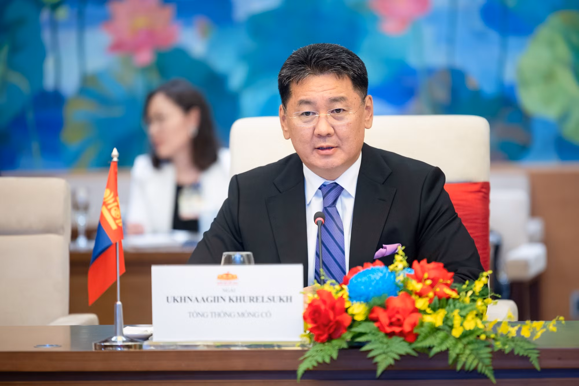 Chủ tịch Quốc hội Vương Đình Huệ hội kiến Tổng thống Mông Cổ -0